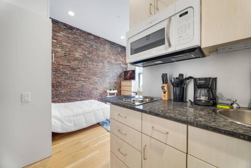 Simple Furnished Studio In The Heart Of Boston Bagian luar foto